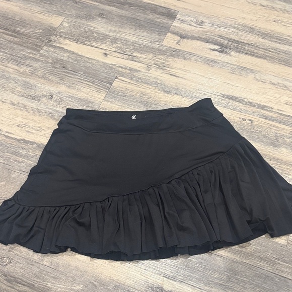 Kyodan Dresses & Skirts - Flowy a symmetrical black skort size medium